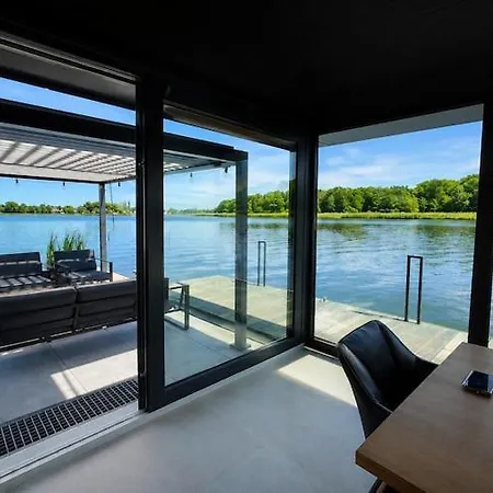 Charming House With A Jacuzzi Dziwnow