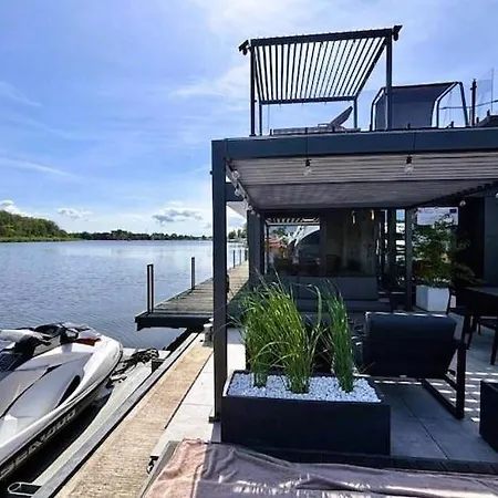 Charming House With A Jacuzzi Botel *