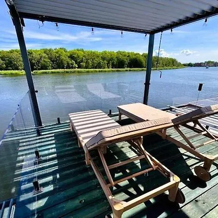 Charming House With A Jacuzzi Dziwnow